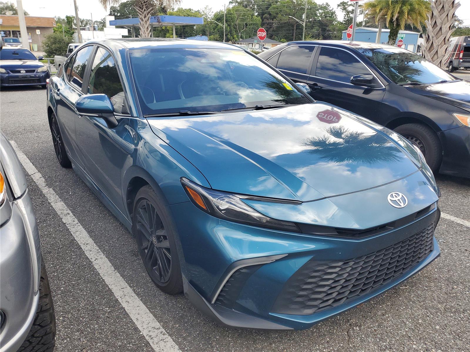 2025 Toyota Camry SE photo 4