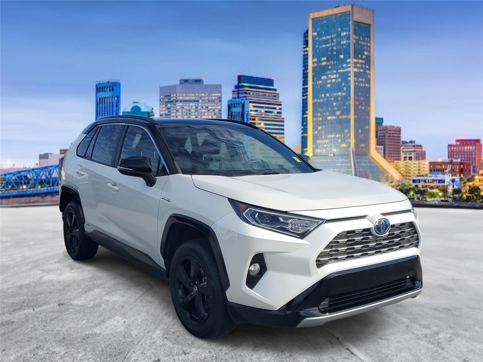 2021 Toyota RAV4 Hybrid XSE photo 4