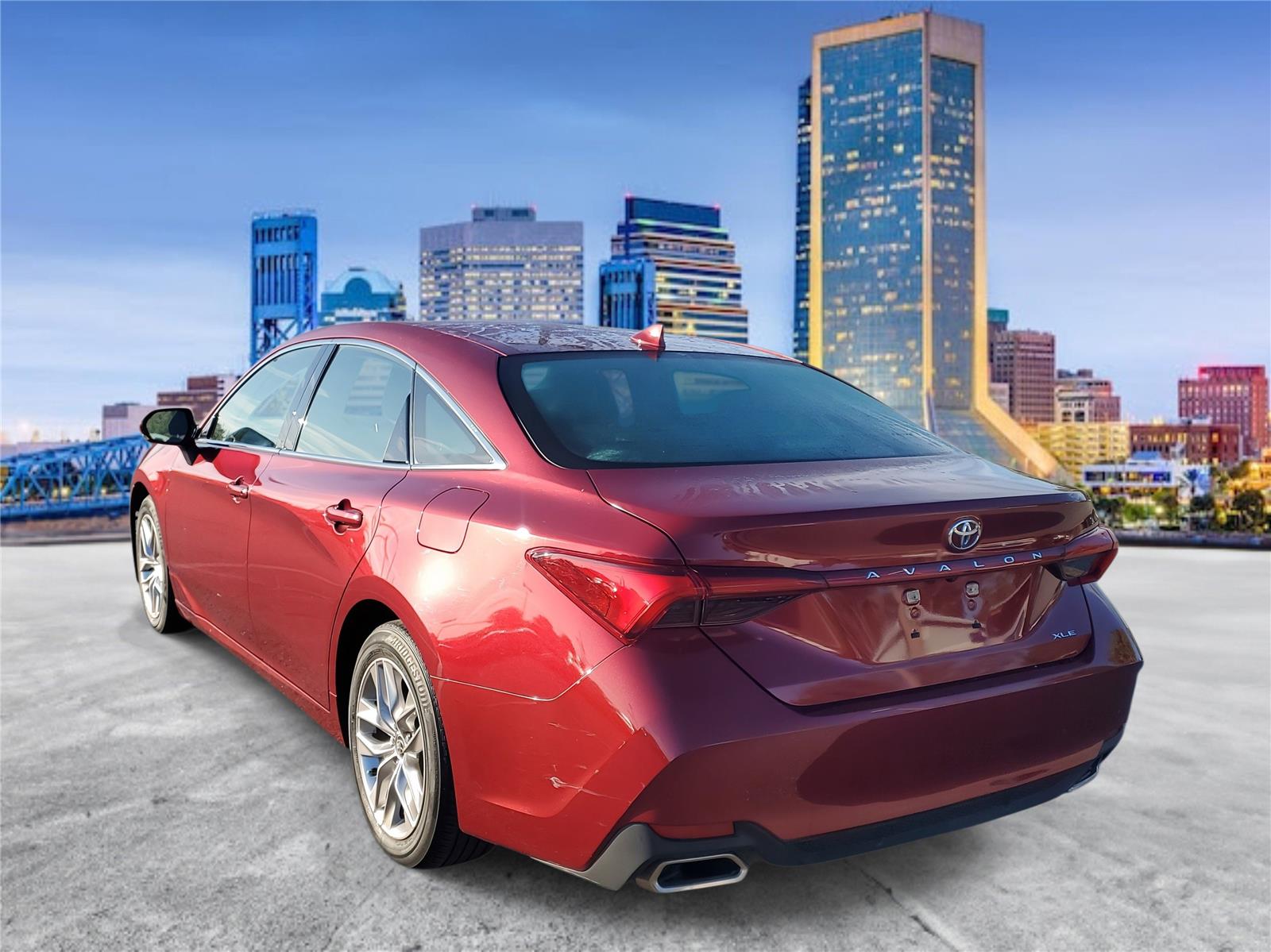 2021 Toyota Avalon XLE photo 2