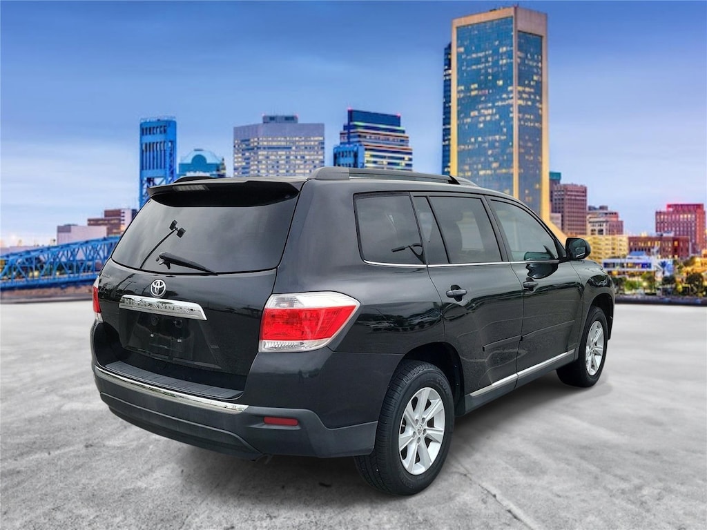 Used 2012 Toyota Highlander SE
