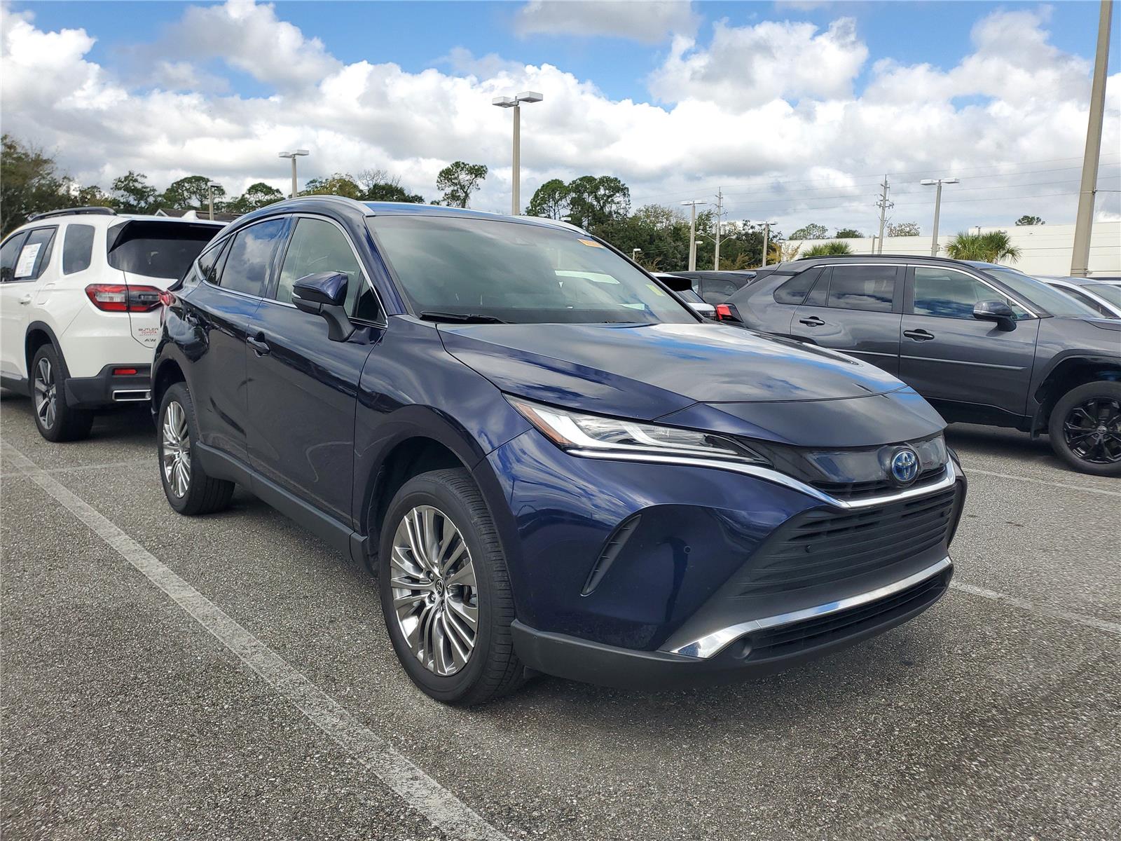 2022 Toyota Venza XLE photo 4