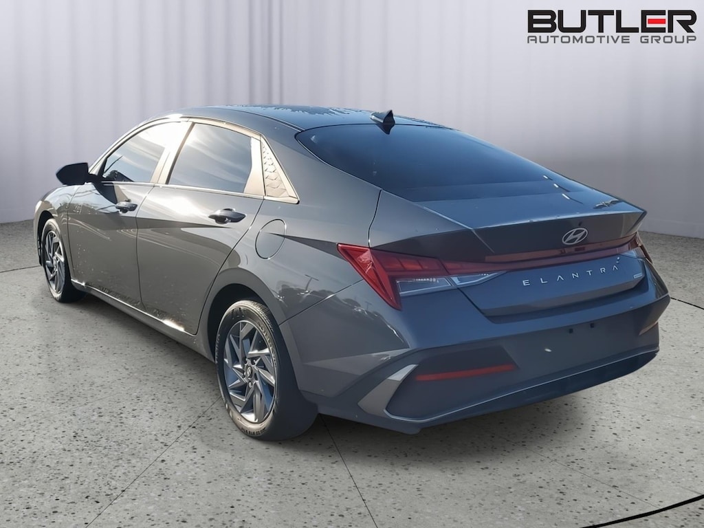 Used 2024 Hyundai Elantra Hybrid Blue Sedan