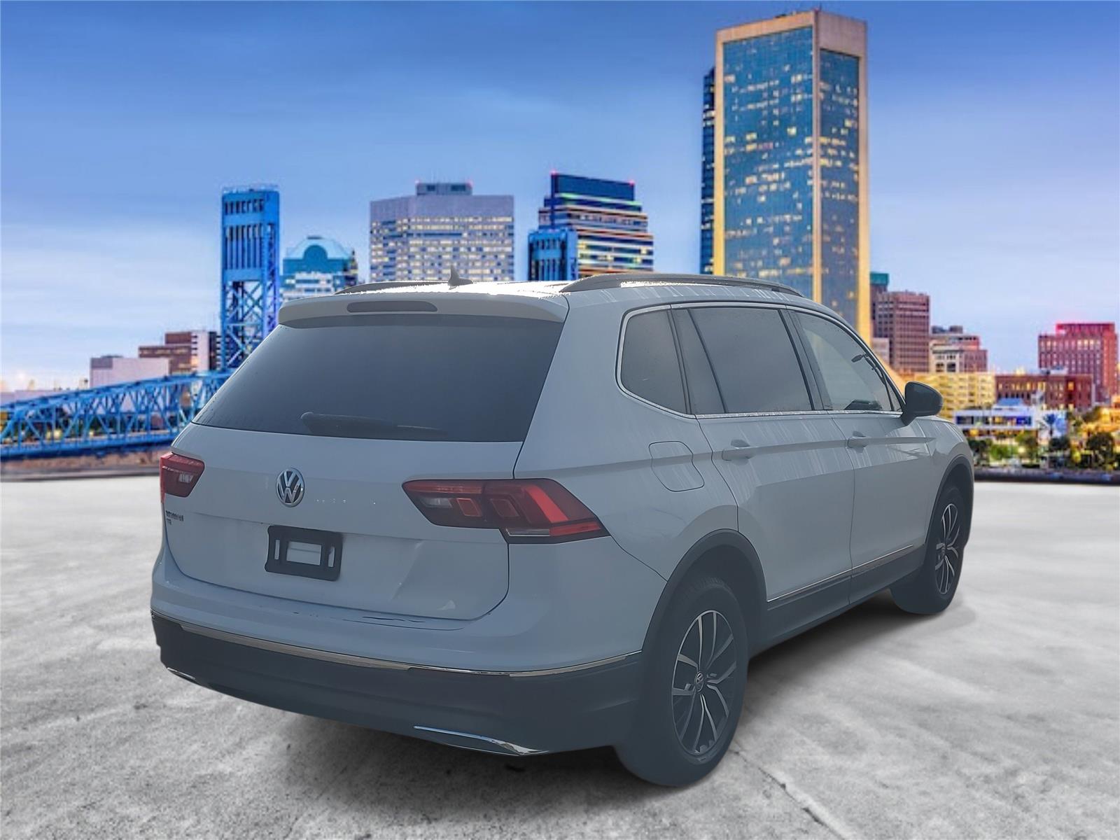 2021 Volkswagen Tiguan SE photo 3
