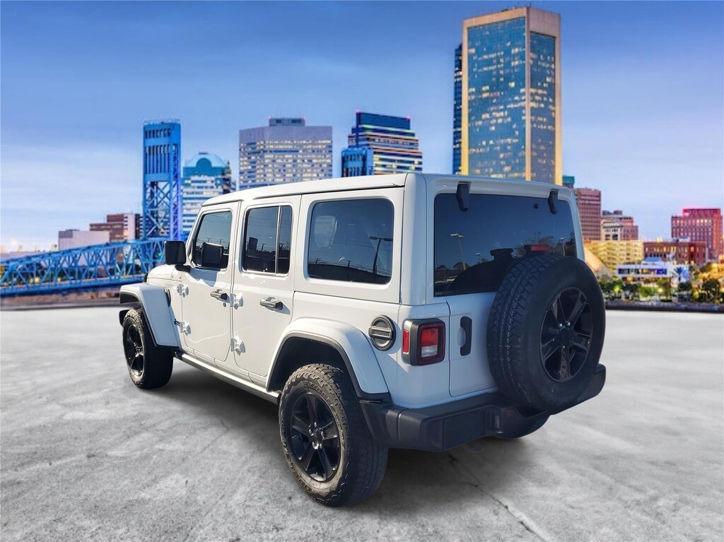 2022 Jeep Wrangler Unlimited Sahara Altitude photo 2