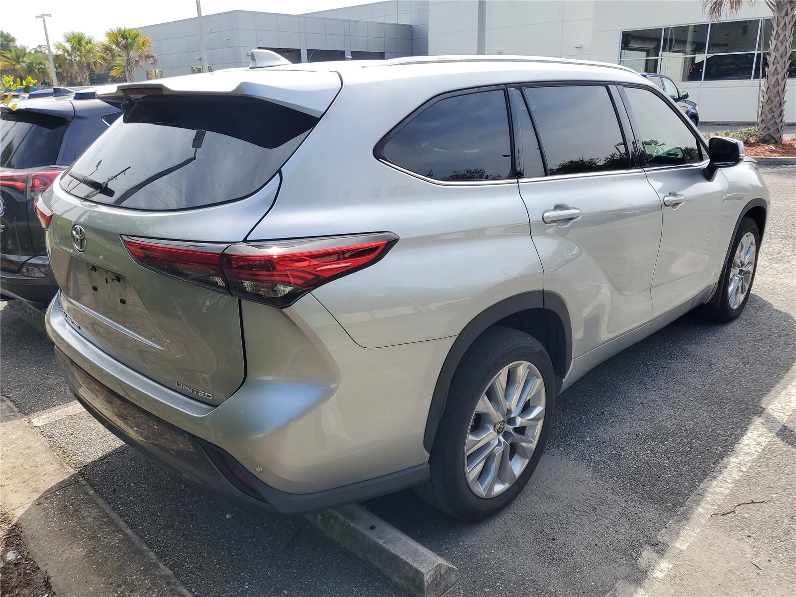 2022 Toyota Highlander Limited photo 3