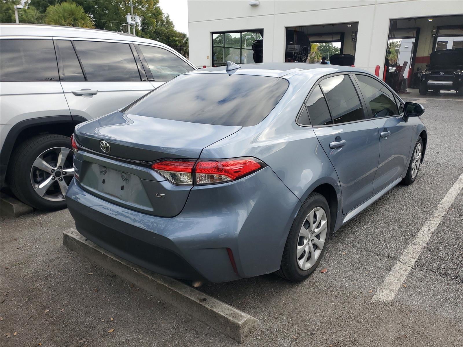 2023 Toyota Corolla LE photo 3