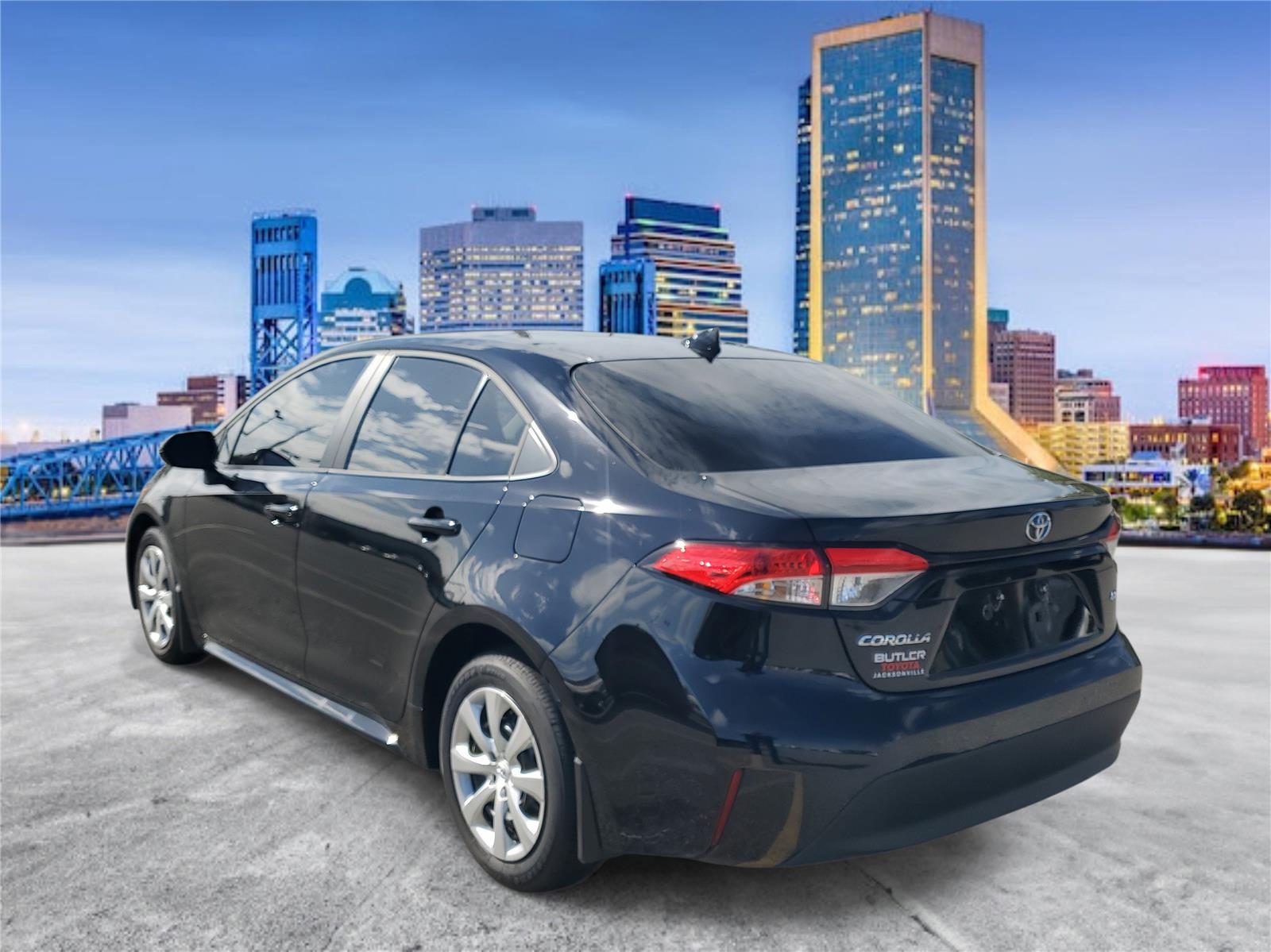 2025 Toyota Corolla LE photo 2