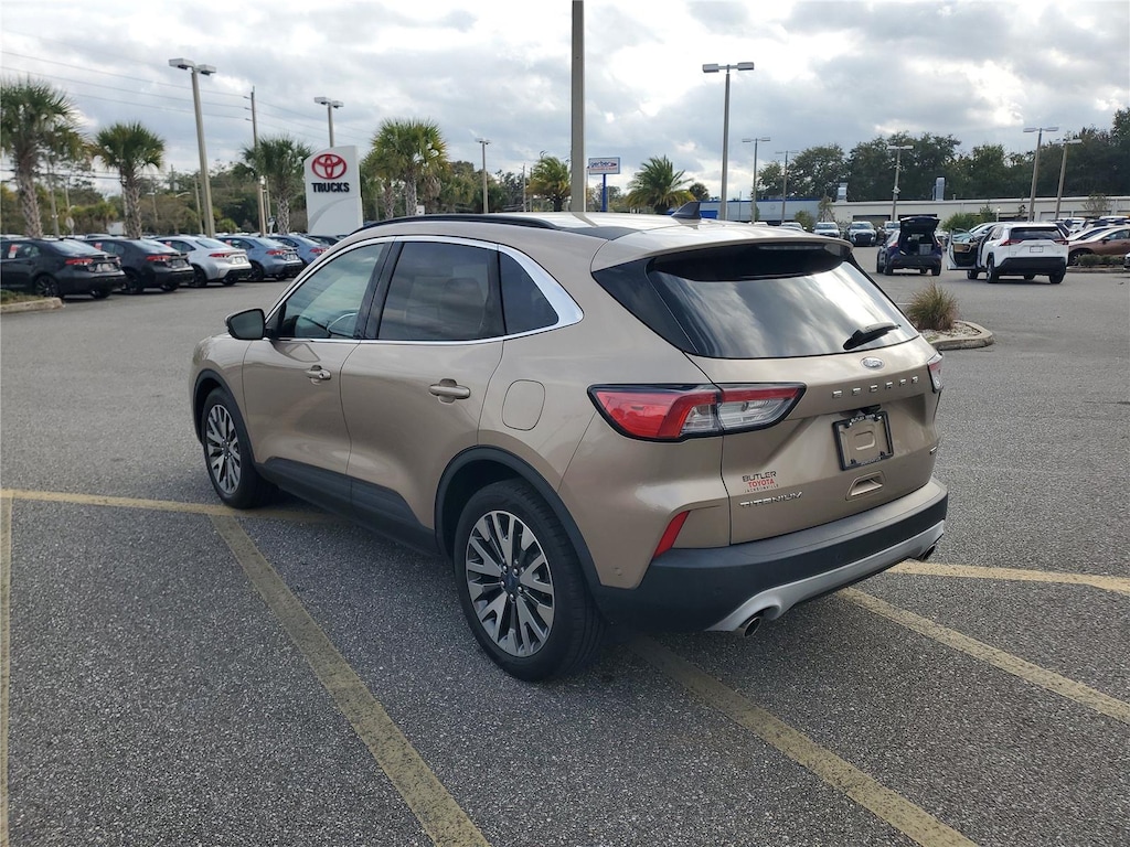 2020 Ford Escape Titanium Hybrid photo 2