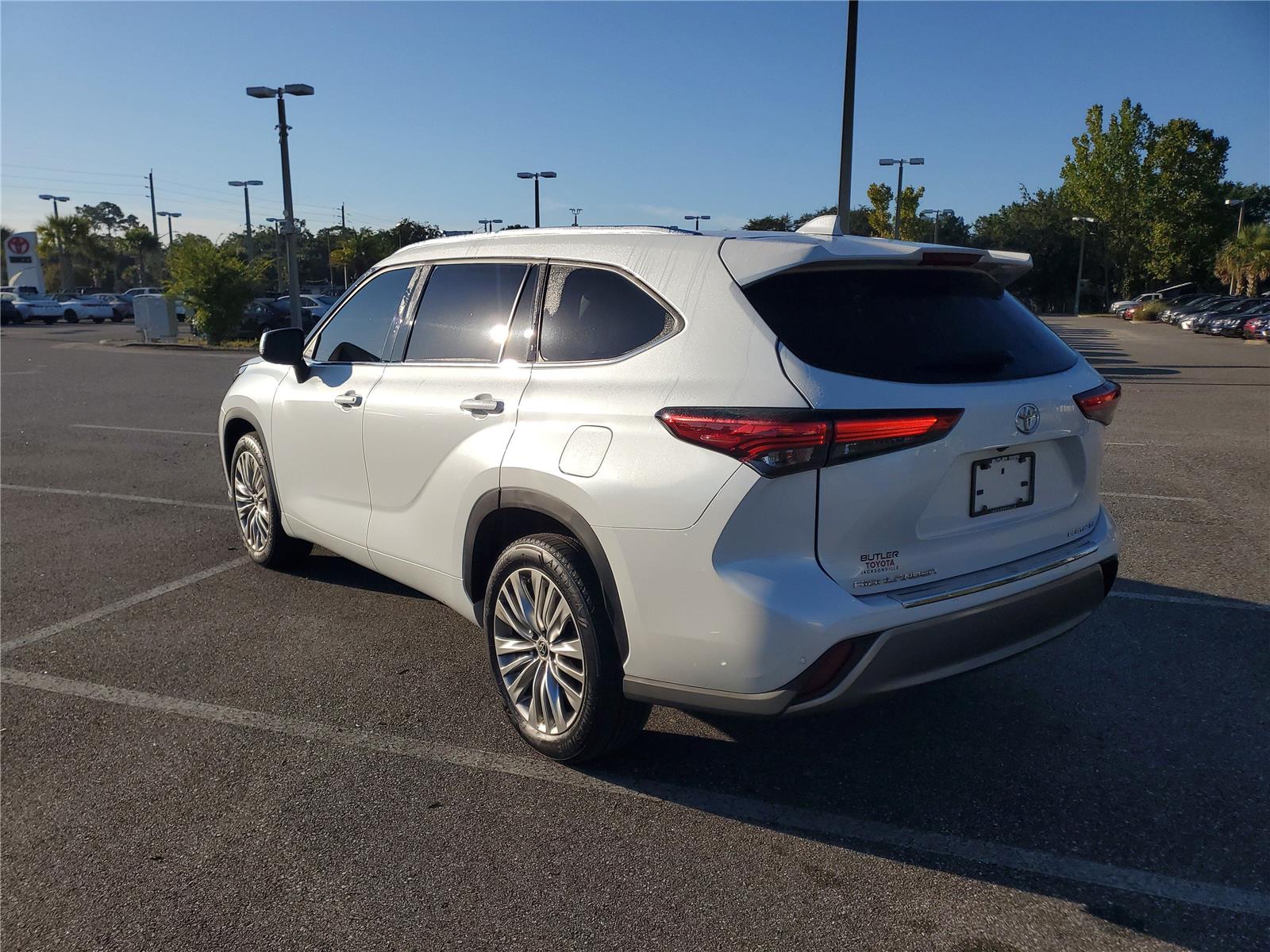 2022 Toyota Highlander Platinum photo 2