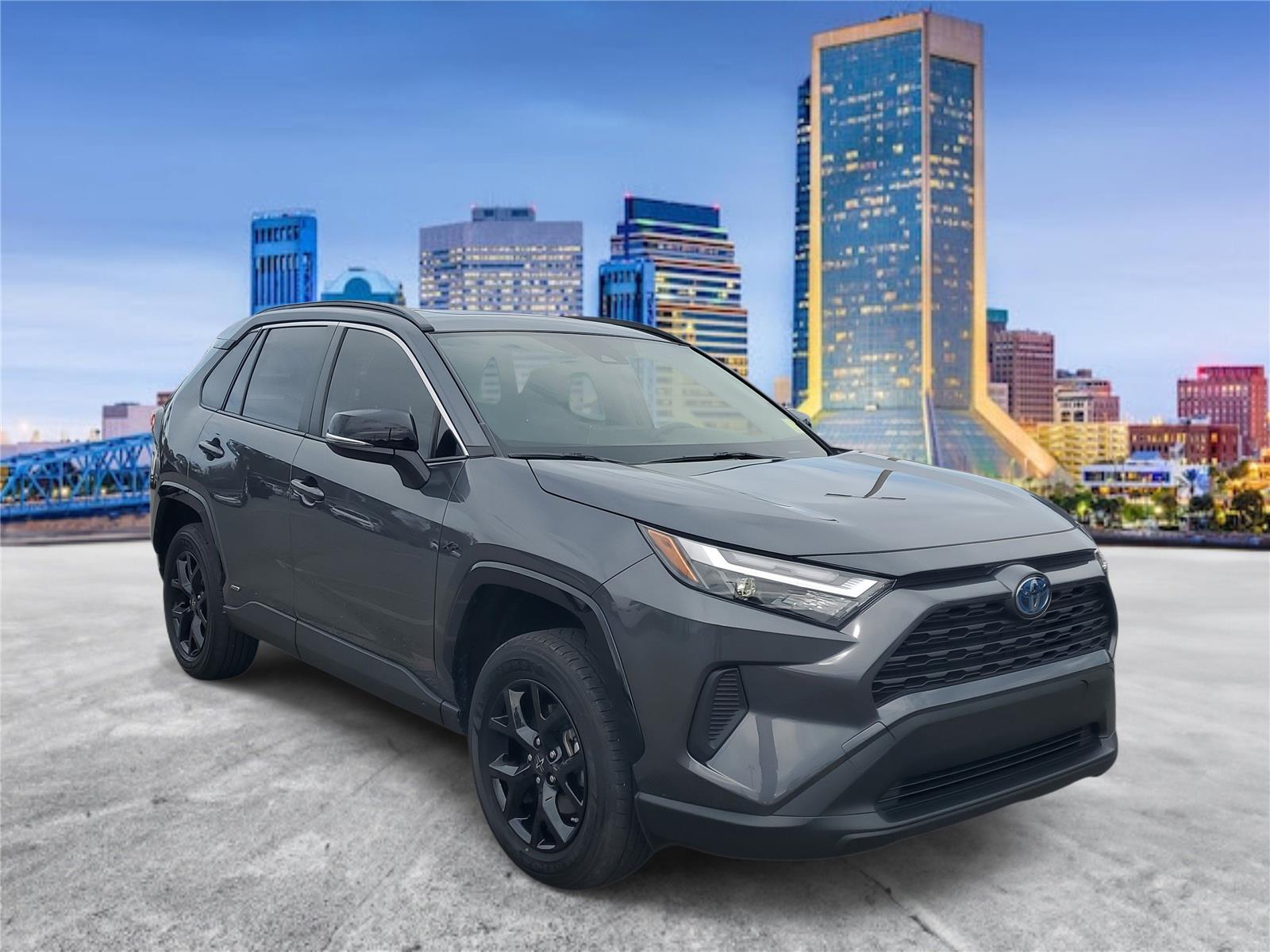 2024 Toyota RAV4 Hybrid XLE photo 4
