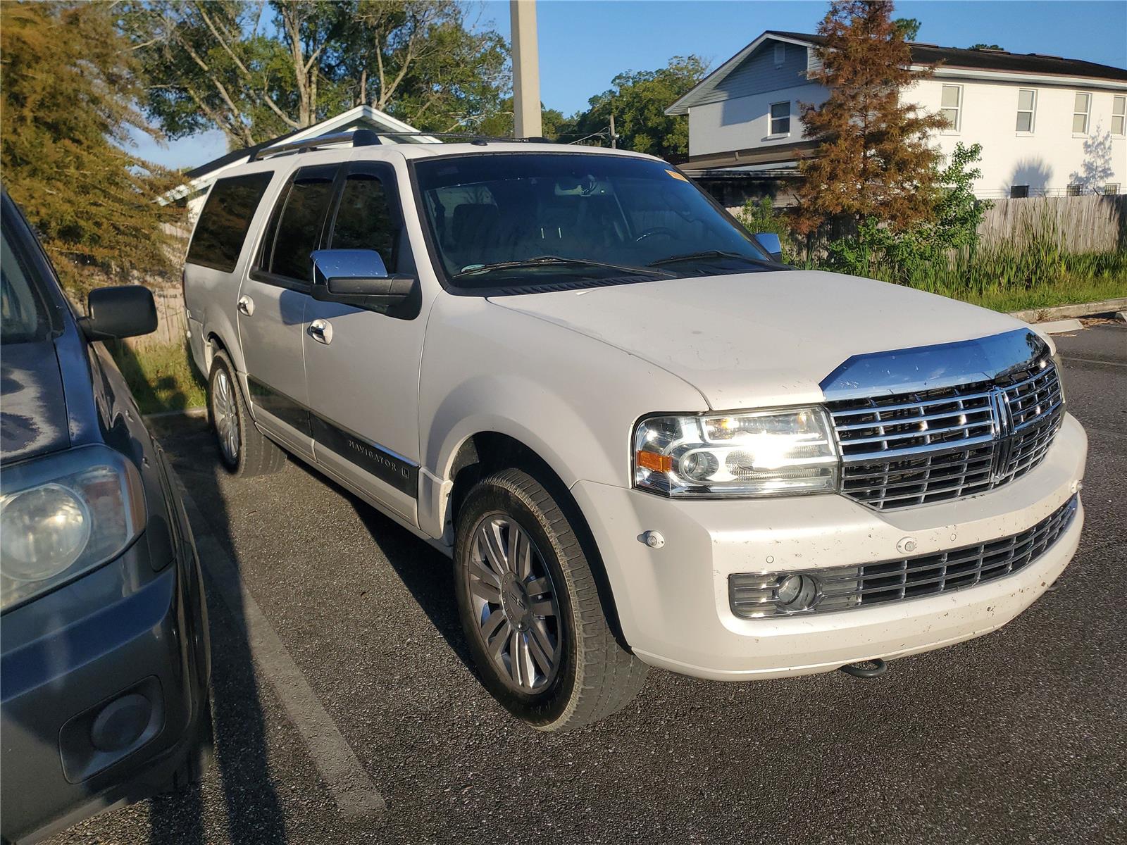 2012 Lincoln Navigator L photo 4