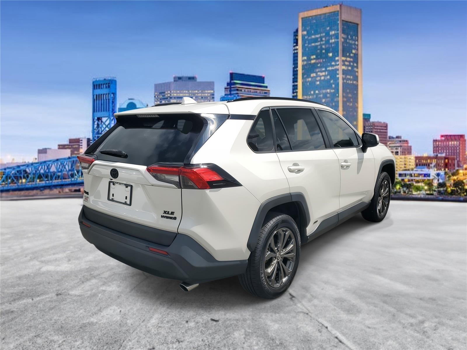 2022 Toyota RAV4 Hybrid XLE Premium photo 3