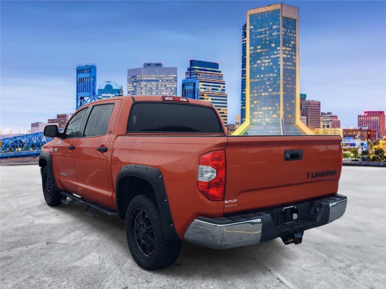 2018 Toyota Tundra SR5 CrewMax photo 2