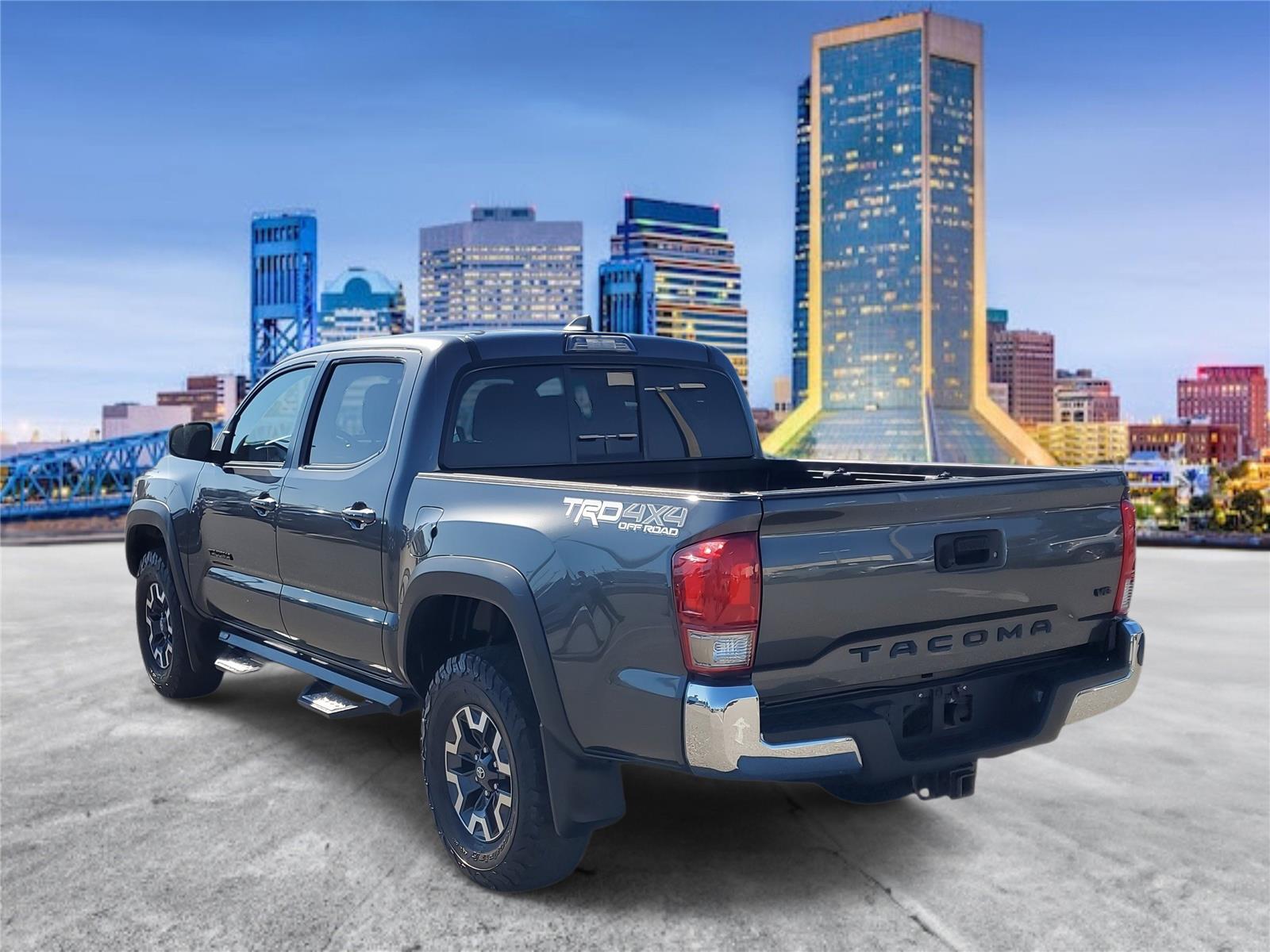 2016 Toyota Tacoma TRD photo 2