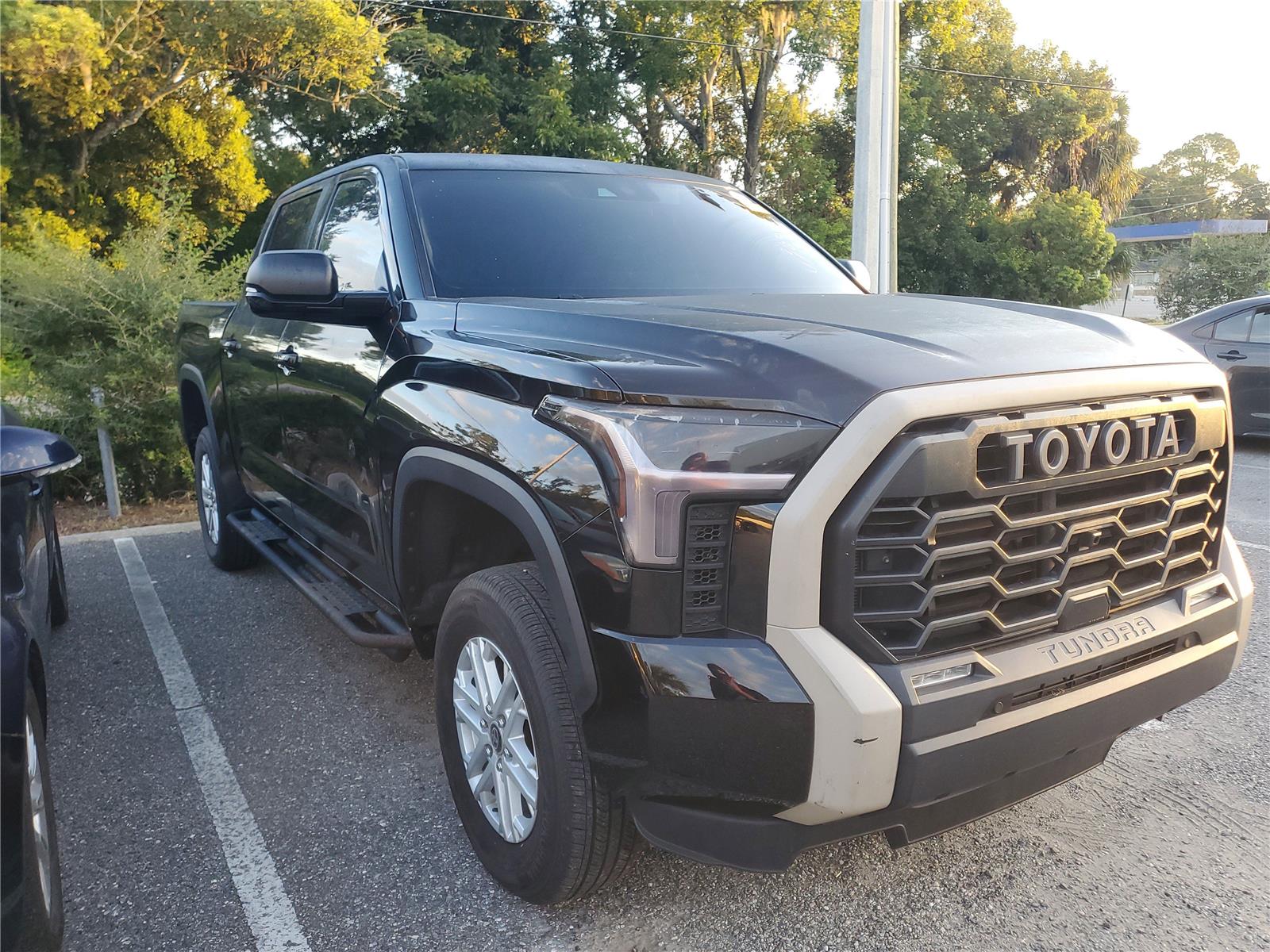 2022 Toyota Tundra SR5 CrewMax photo 4