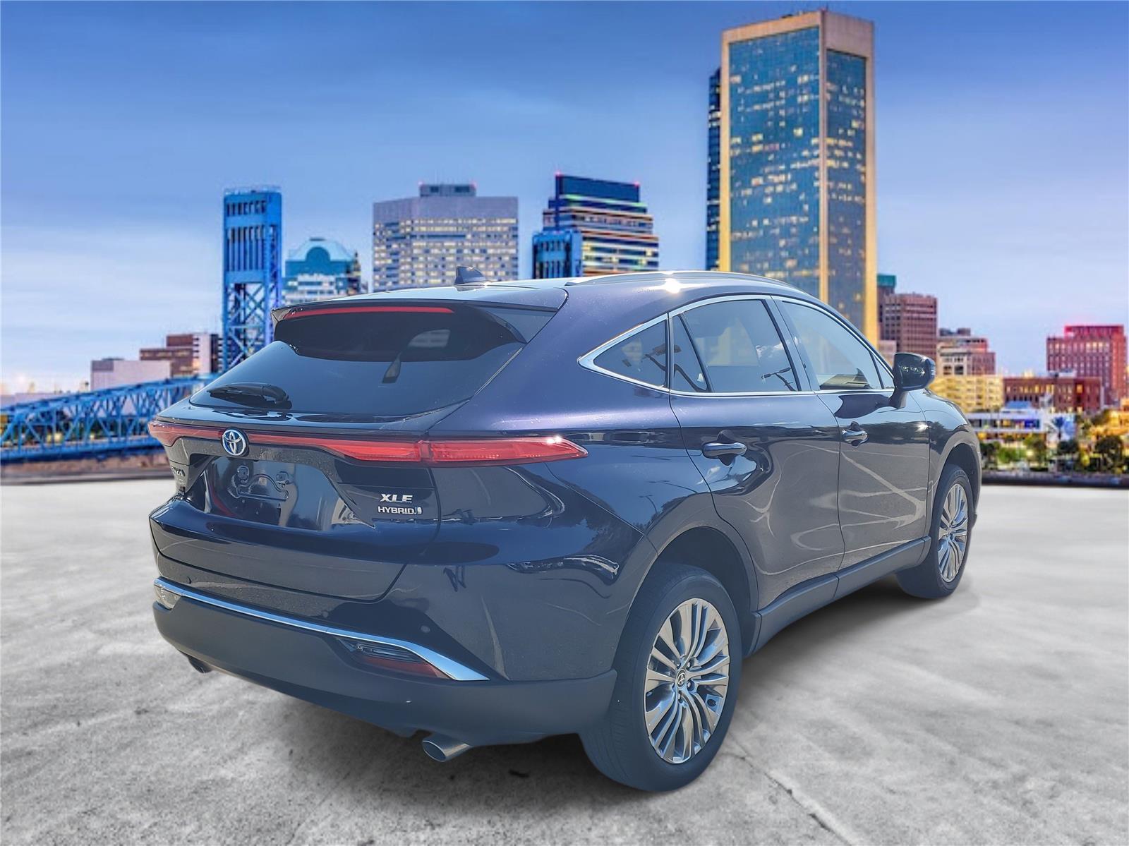 2022 Toyota Venza XLE photo 3