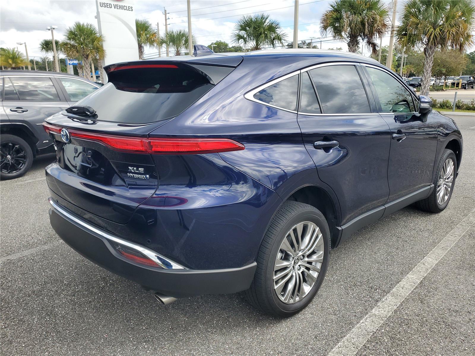 2022 Toyota Venza XLE photo 3