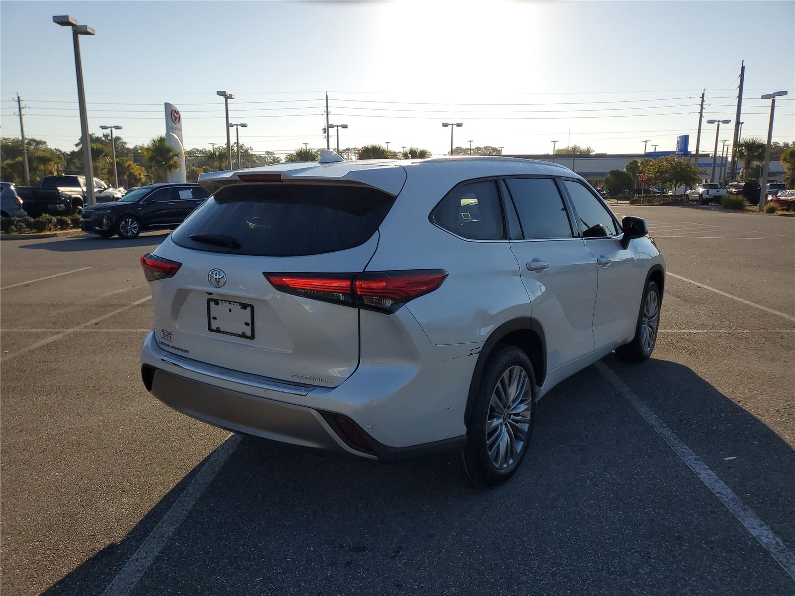 2022 Toyota Highlander Platinum photo 3