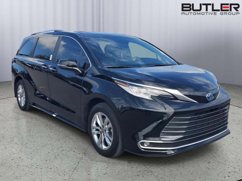 Used 2025 Toyota Sienna Limited Van