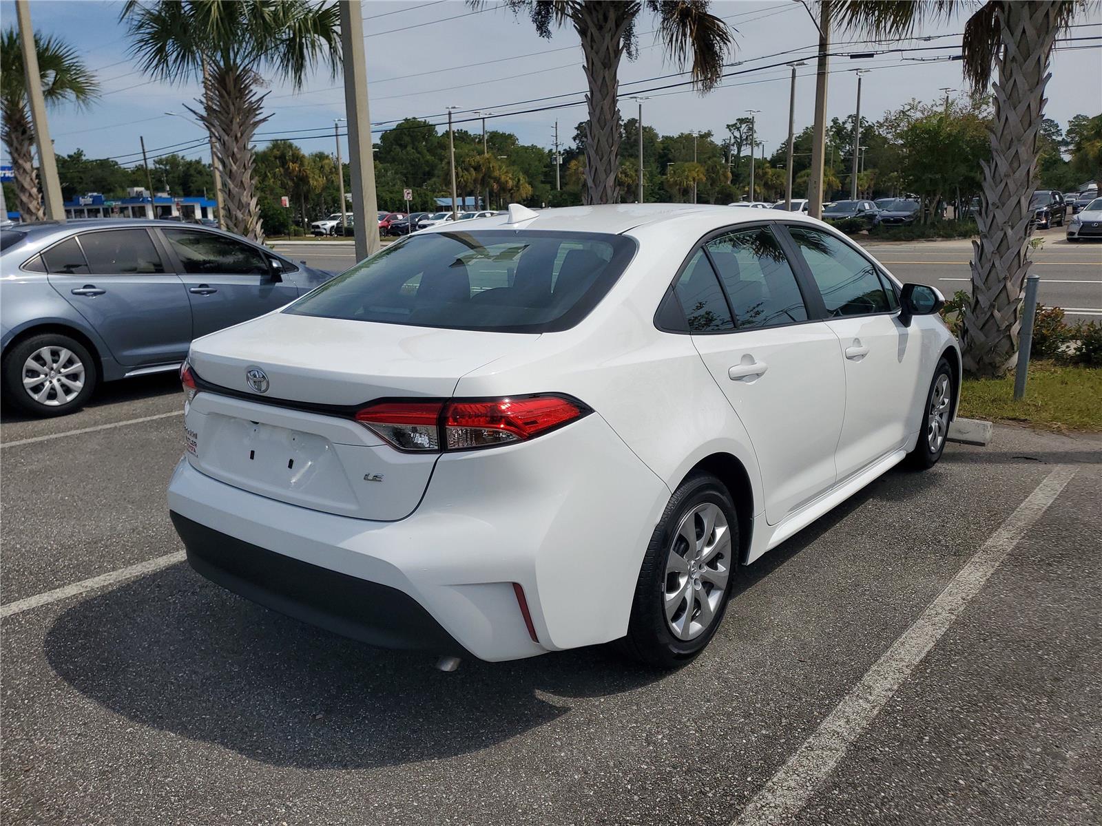 2025 Toyota Corolla LE photo 3