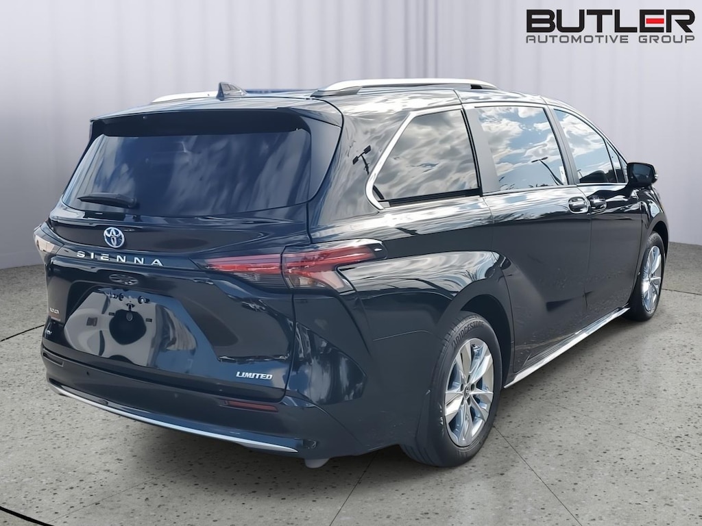 Used 2025 Toyota Sienna Limited Van