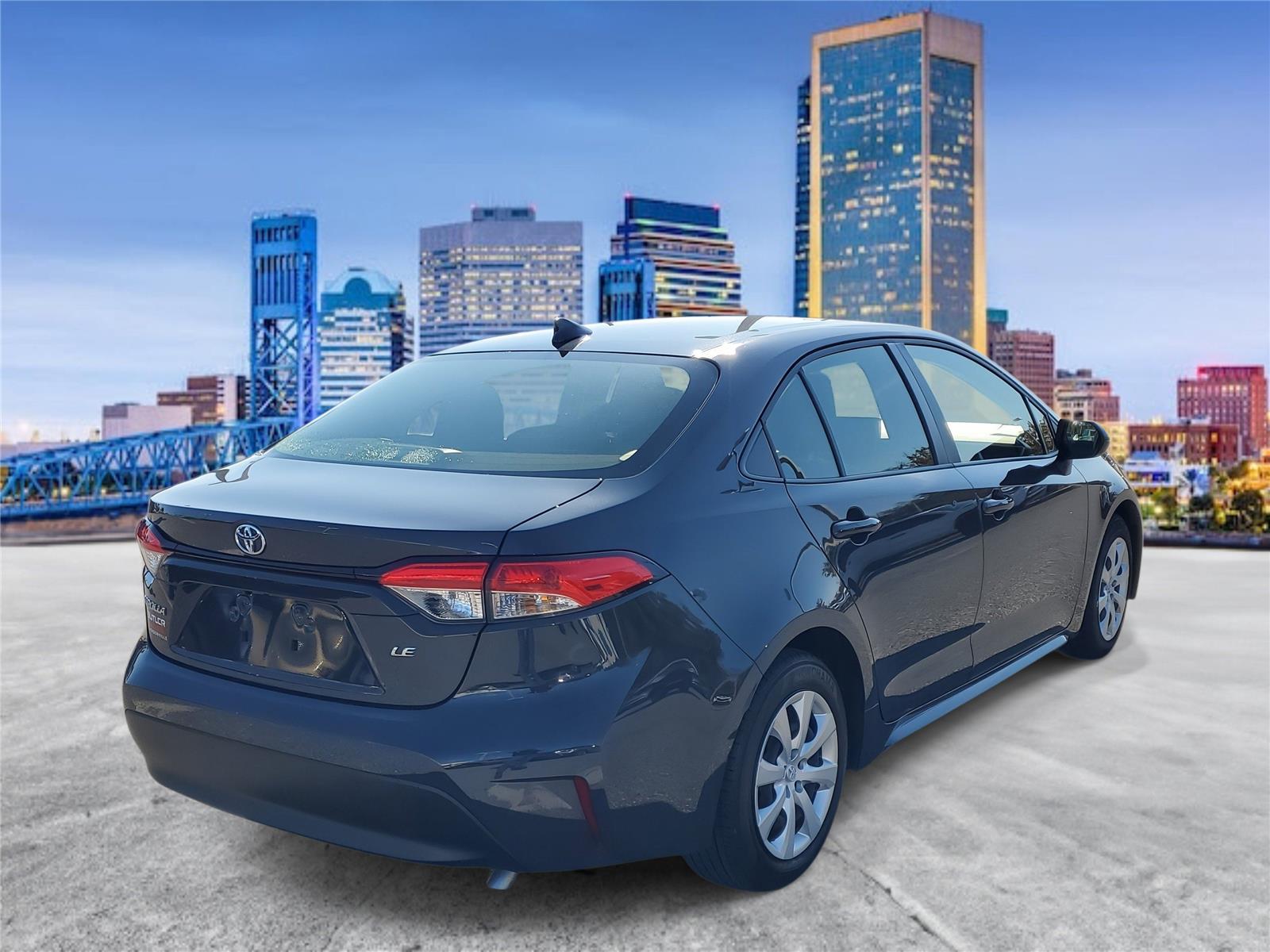 2023 Toyota Corolla LE photo 3