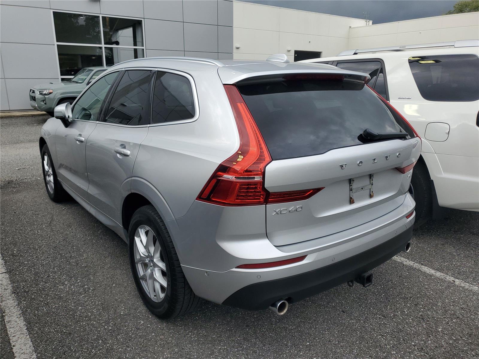 2019 Volvo XC60 Momentum photo 2