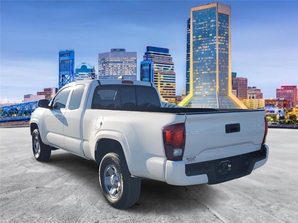 2022 Toyota Tacoma SR photo 2