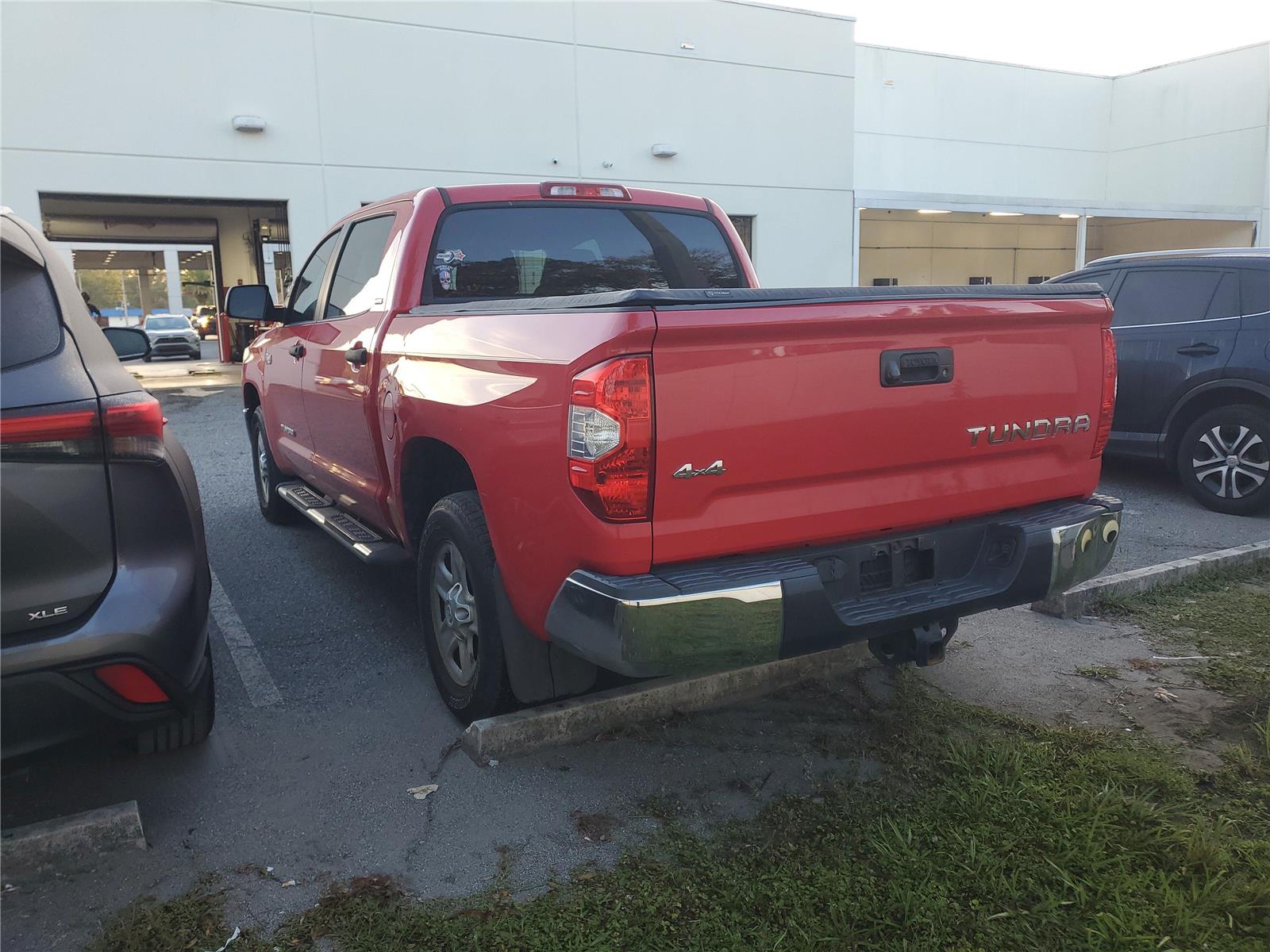2016 Toyota Tundra SR5 CrewMax photo 2