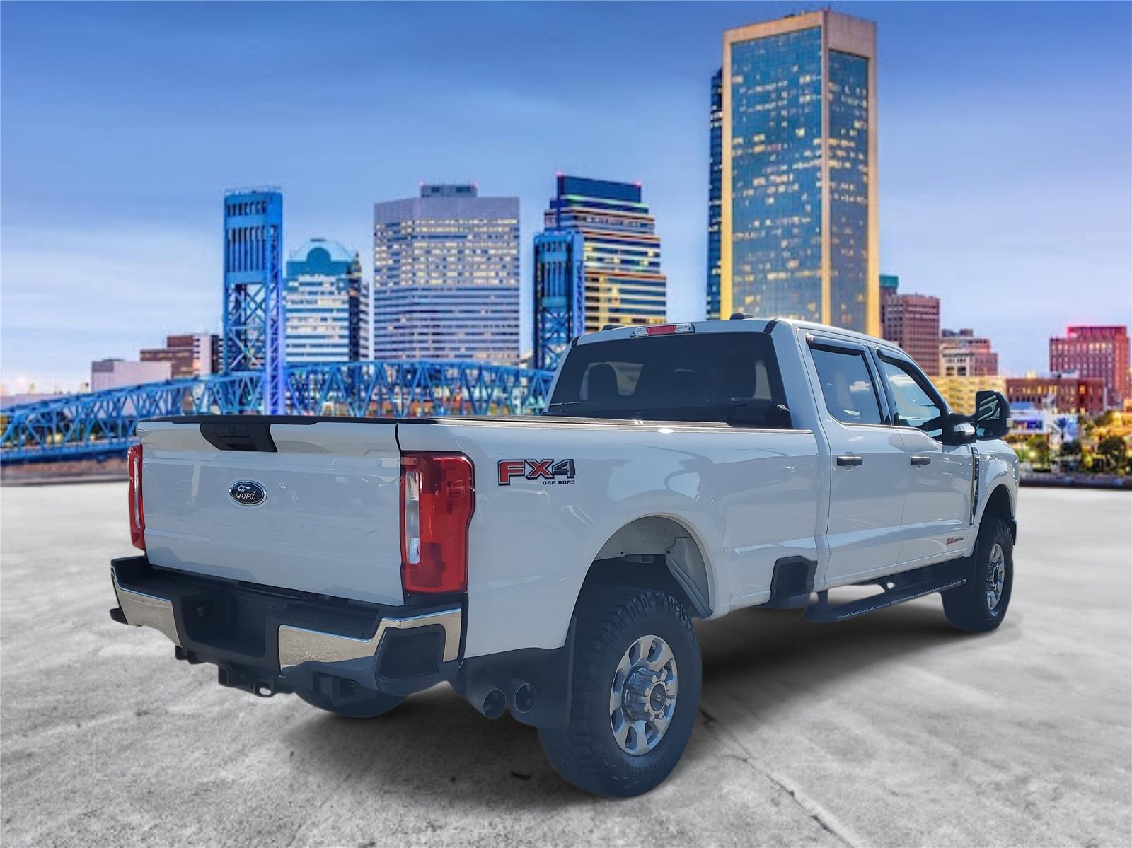 2023 Ford F-350 XLT photo 3