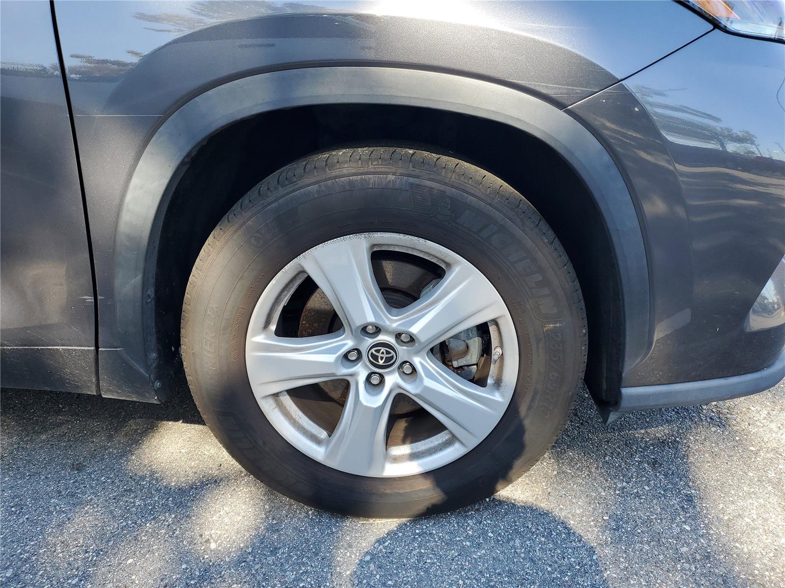 2021 Toyota Highlander L photo 4