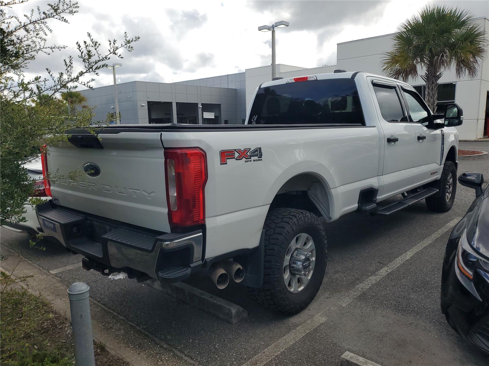 2023 Ford F-350 XLT photo 3