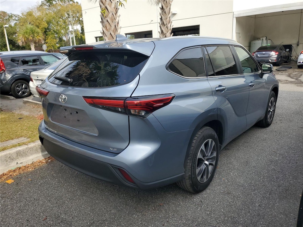 2023 Toyota Highlander XLE photo 4