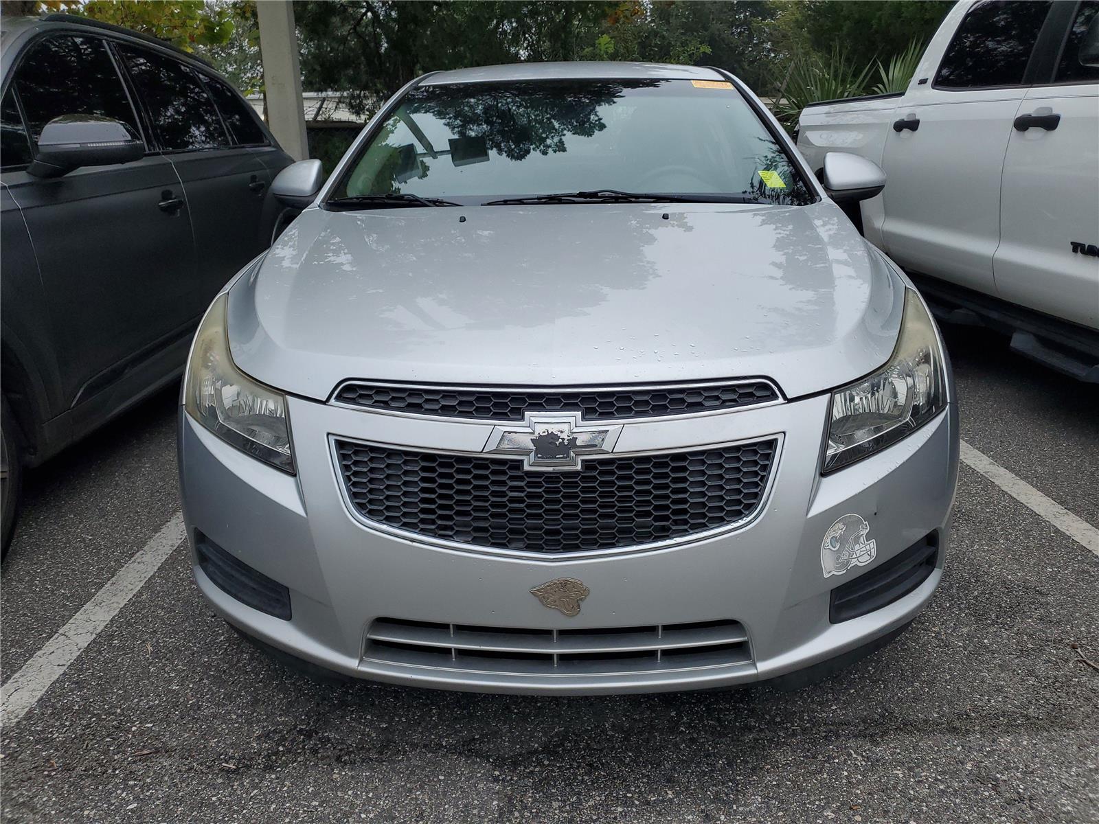 2013 Chevrolet Cruze photo 2