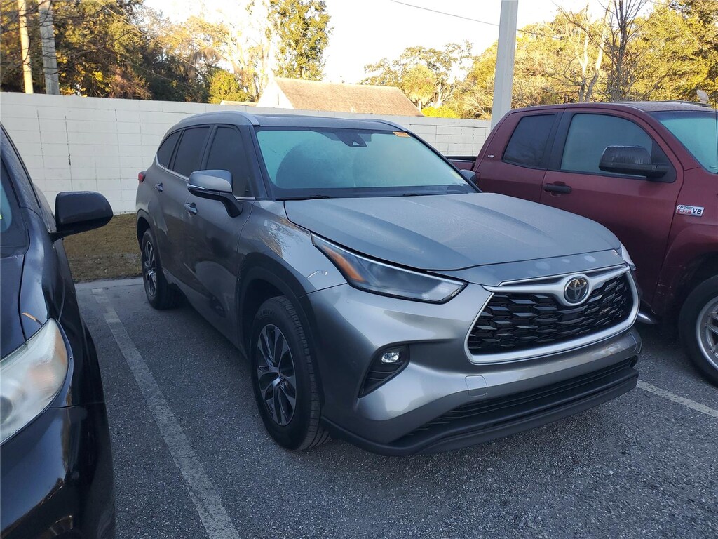 Used 2025 Toyota Highlander XLE SUV