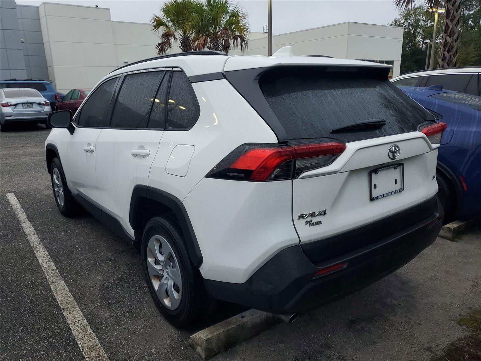 2020 Toyota RAV4 LE photo 2