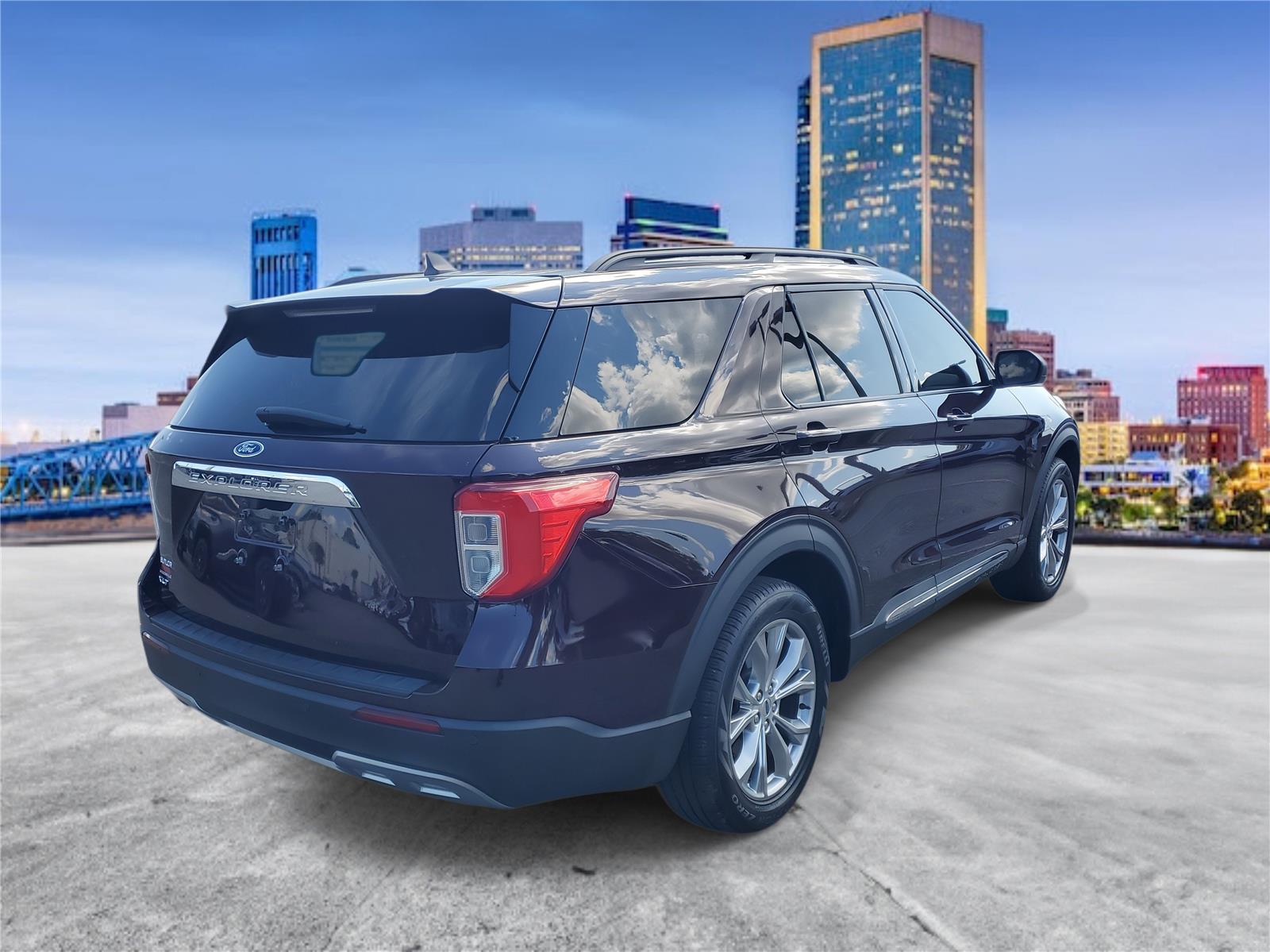 2023 Ford Explorer XLT photo 3