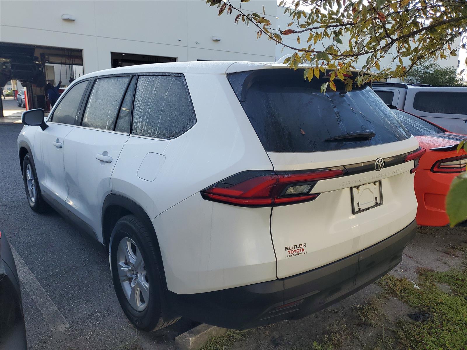 2025 Toyota Grand Highlander LE photo 2