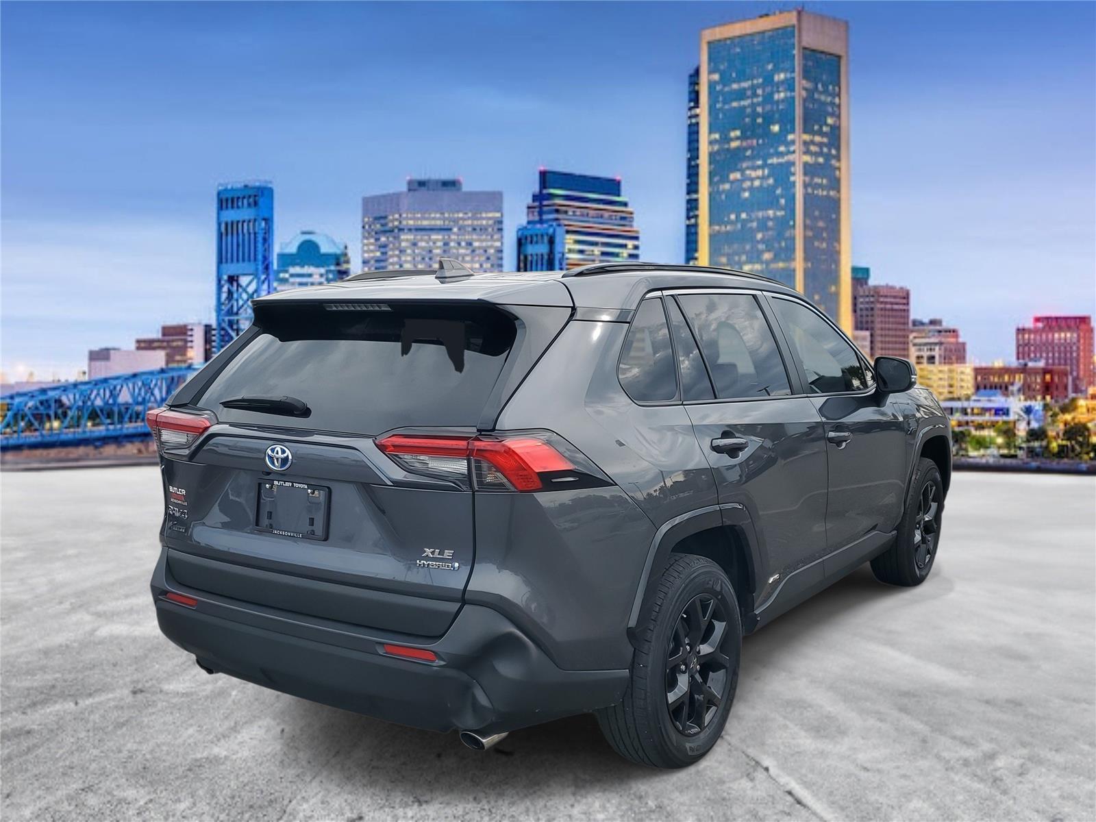 2024 Toyota RAV4 Hybrid XLE photo 3