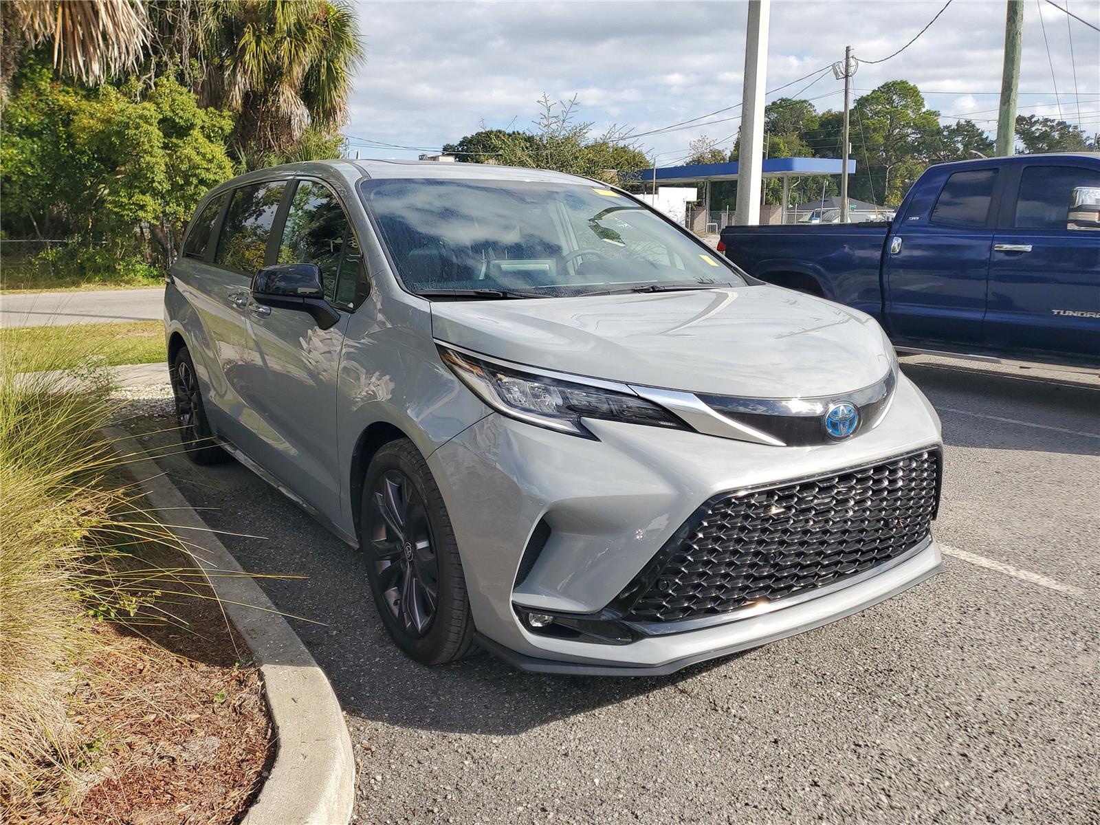 2024 Toyota Sienna XSE photo 4