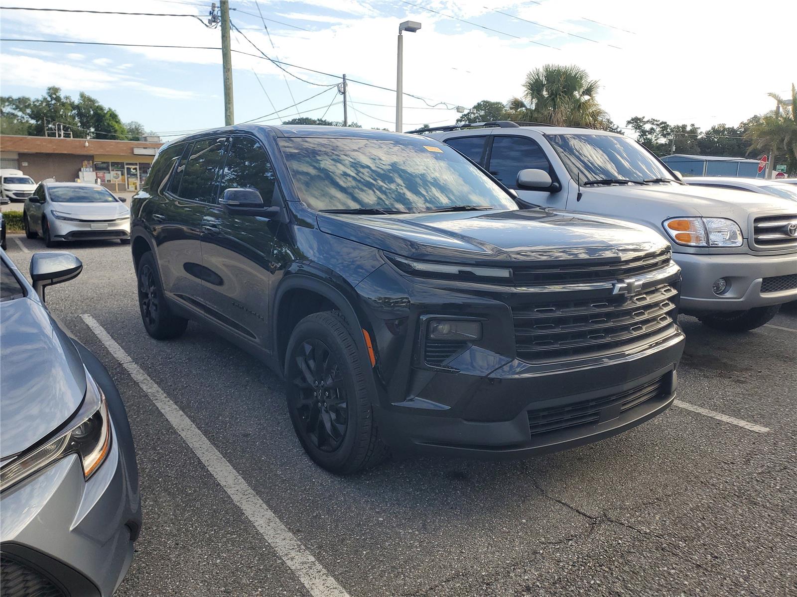 2024 Chevrolet Traverse LS photo 3