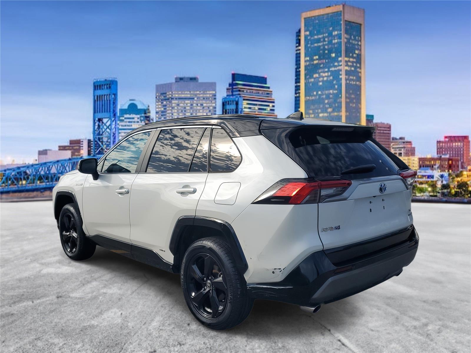 2021 Toyota RAV4 Hybrid XSE photo 2