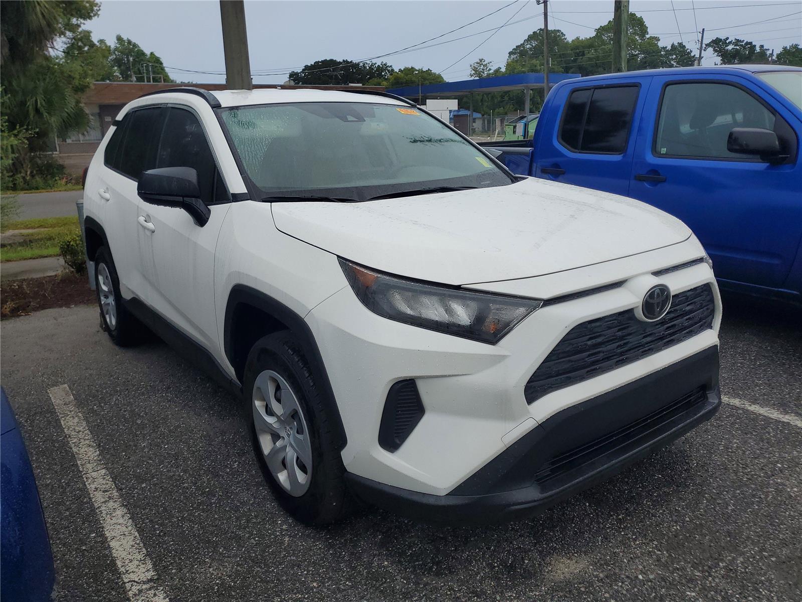 2020 Toyota RAV4 LE photo 4