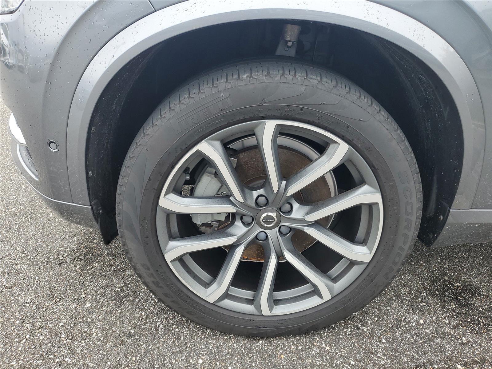 2016 Volvo XC90 T6 Momentum photo 3