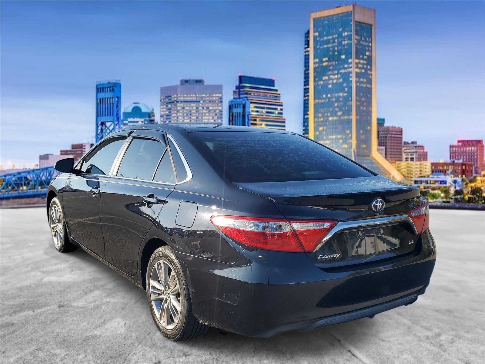 2017 Toyota Camry XSE photo 2