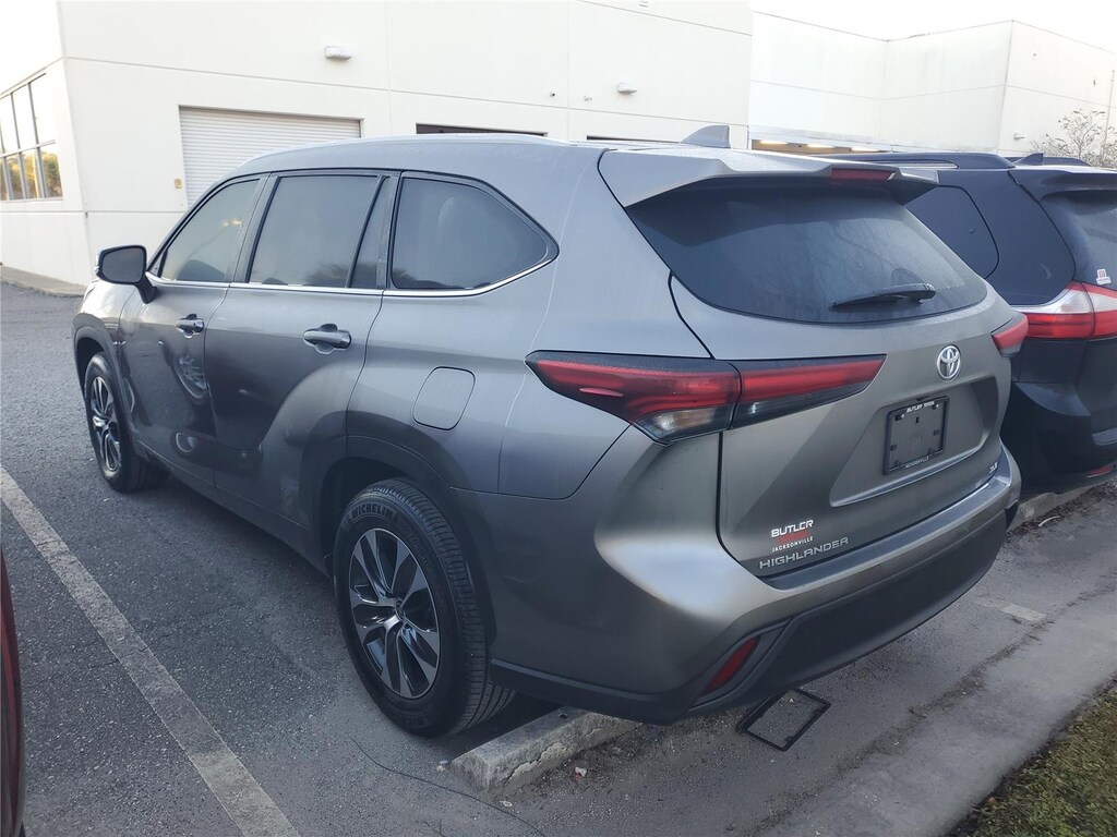 Used 2025 Toyota Highlander XLE SUV