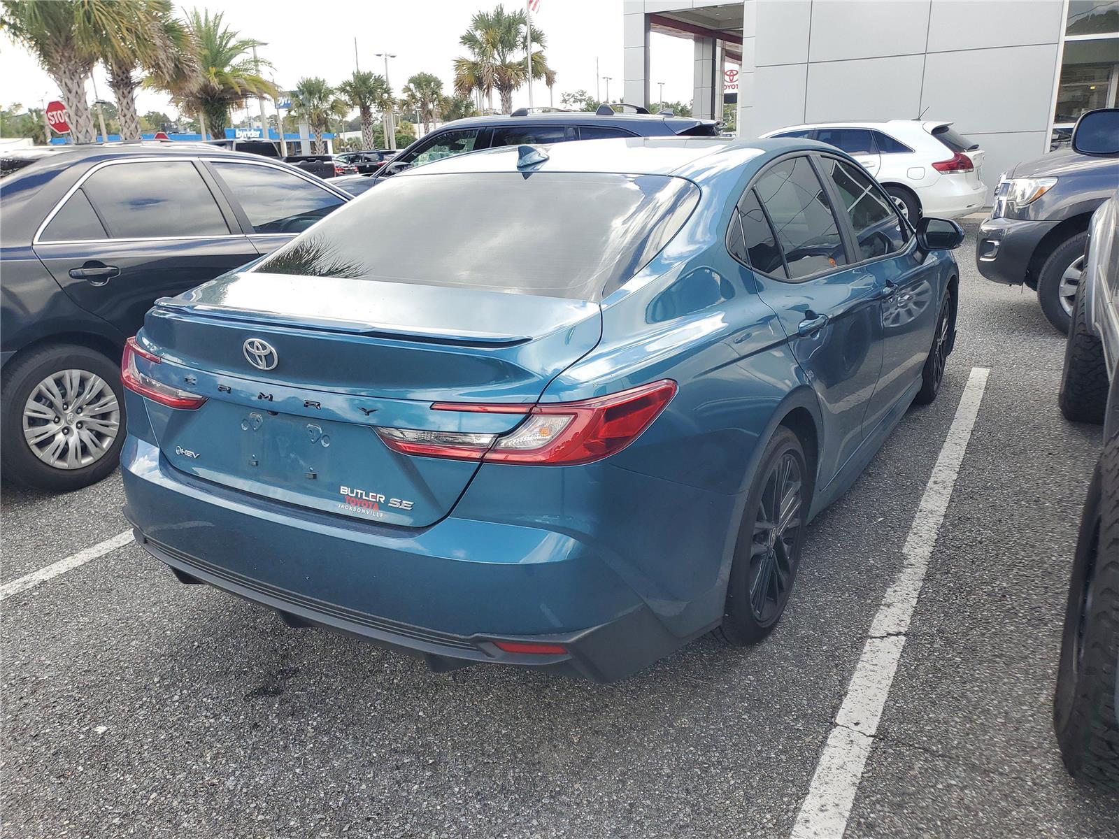 2025 Toyota Camry SE photo 3