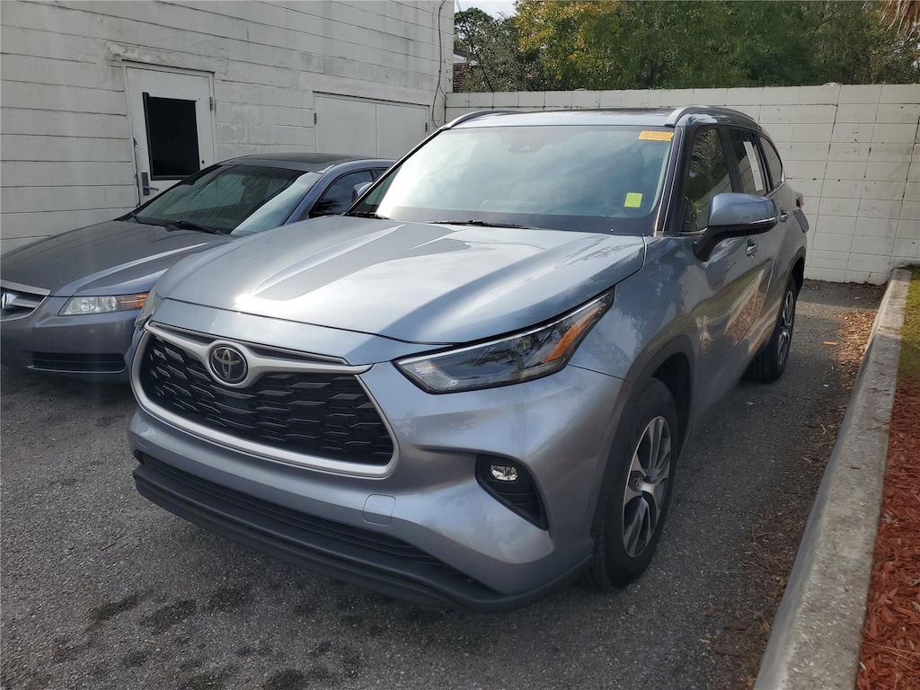 2023 Toyota Highlander XLE photo 2