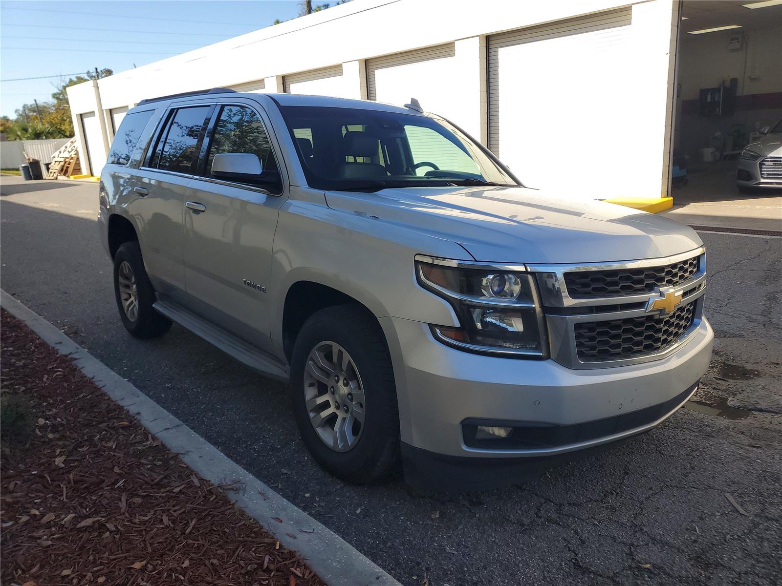2015 Chevrolet Tahoe LT photo 3