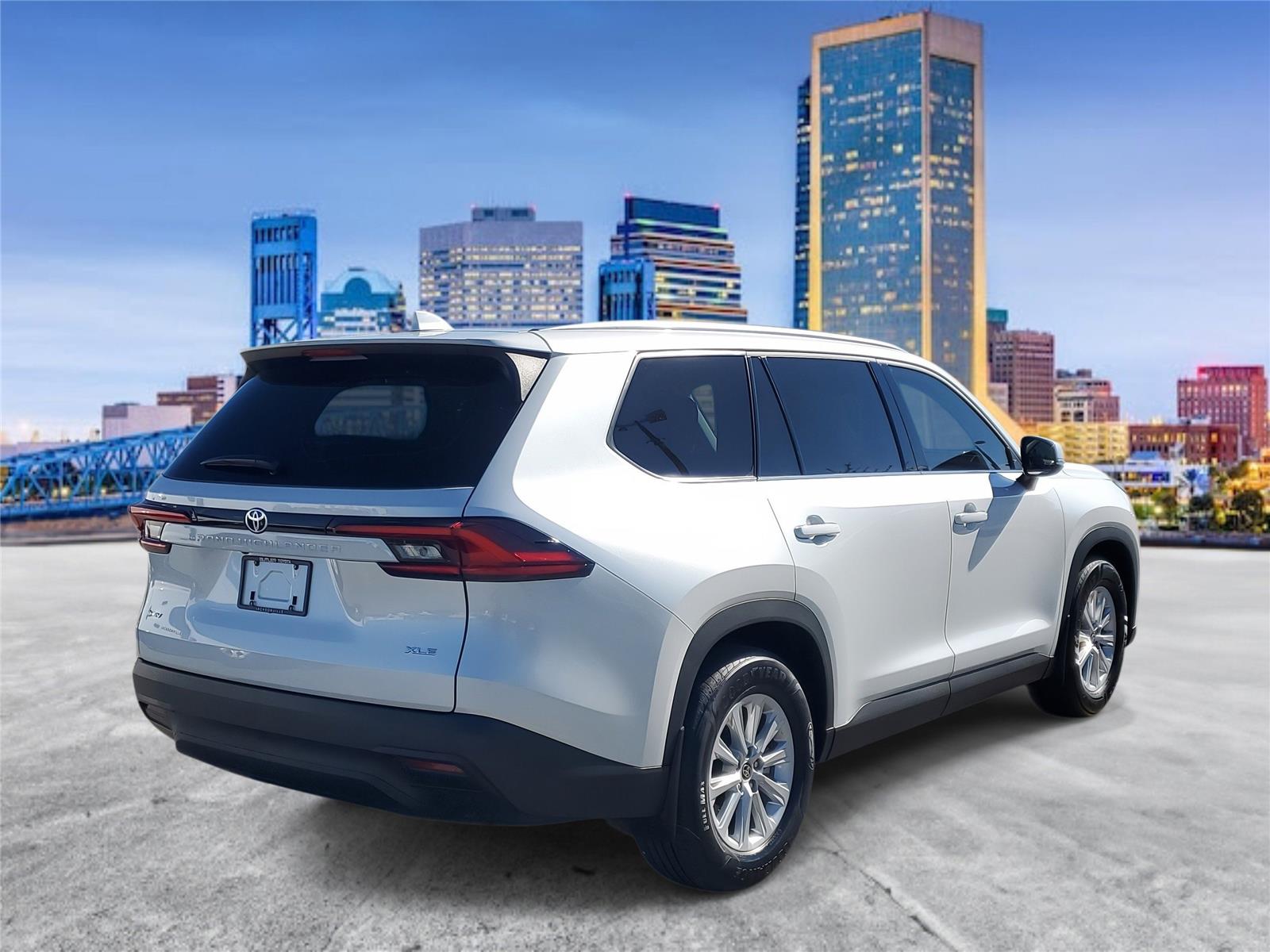 2025 Toyota Highlander Hybrid XLE photo 3